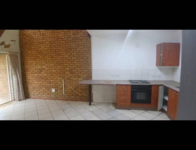 3 BEDROOM TOWNHOUSE FOR SALE IN HONEYDEW